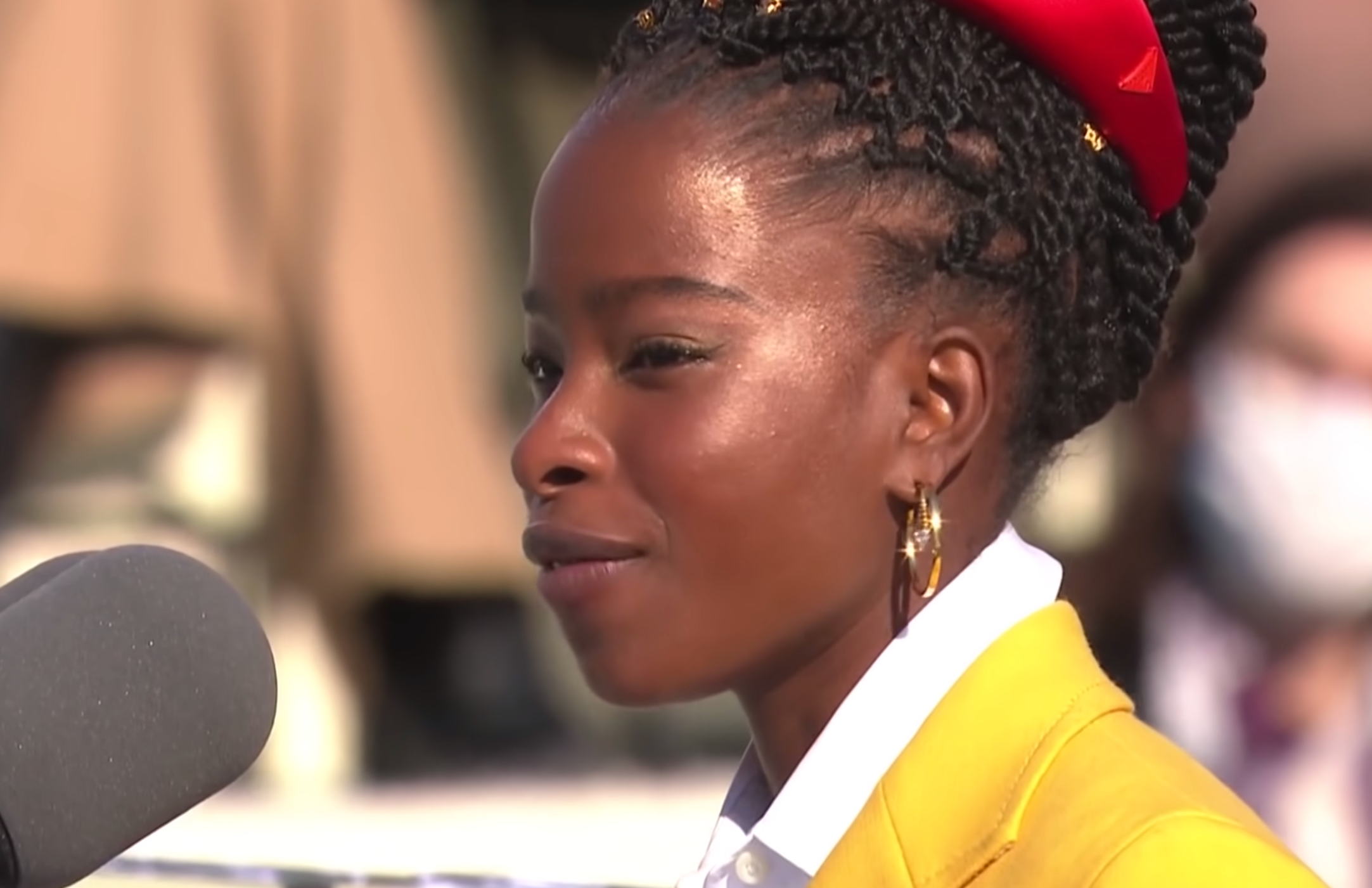 Poet Amanda Gorman delivering the inauguration poem on Jan 20, 2021. Screen-capture via PBS NewsHours YouTube clip.